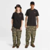 T-Shirts mit Logo auf Vorder- und Rückseite T-Shirts mit Logo auf Vorder- und Rückseite